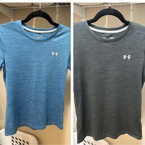 Women’s Under Armour loose fitting shirt’s (2) size Small